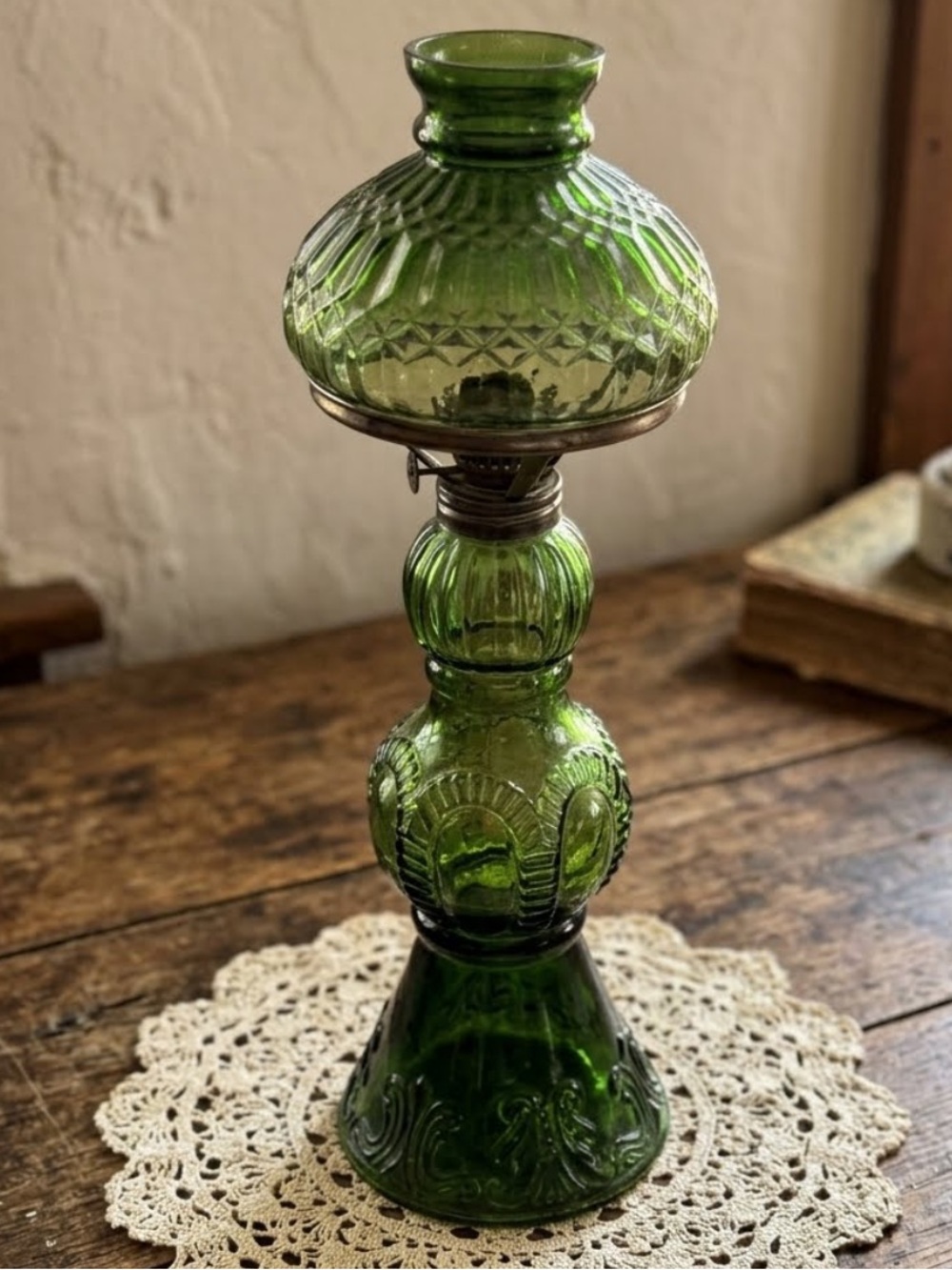 Antique Oil Lamp with matching shade. Green Glass
Beautiful. 
Rare. 16”